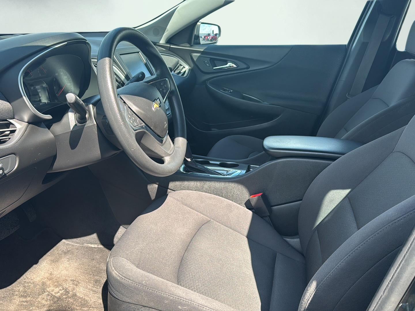 Used 2018 Chevrolet Malibu 1FL with VIN 1G1ZC5ST3JF103780 for sale in Warsaw, IN