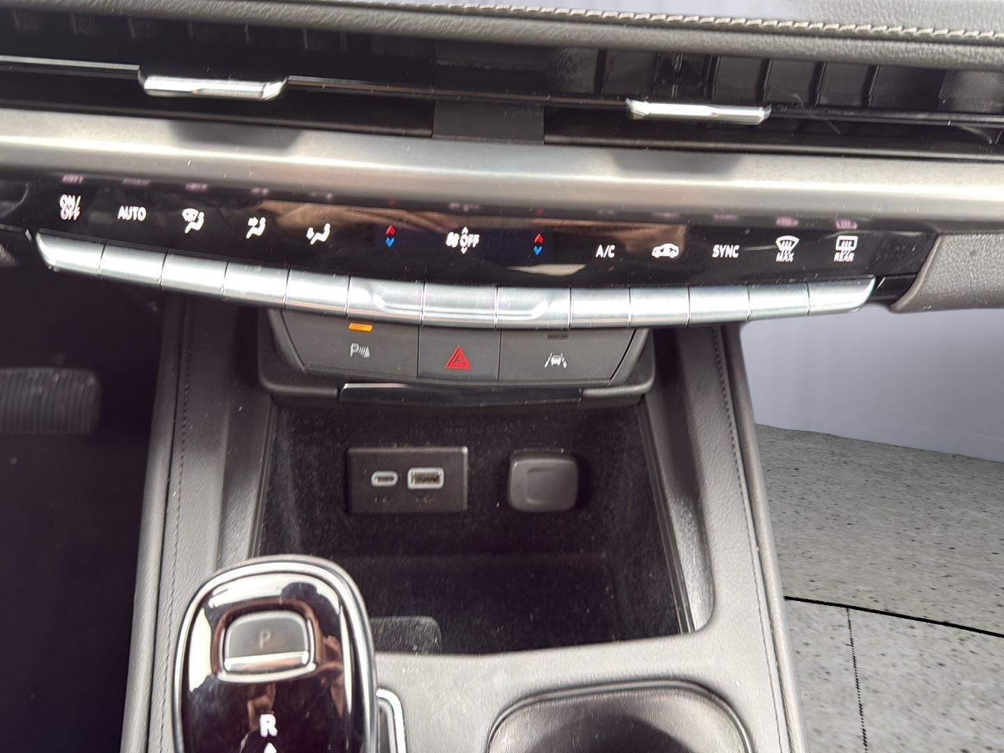 2024 Cadillac XT4 AWD Premium Luxury