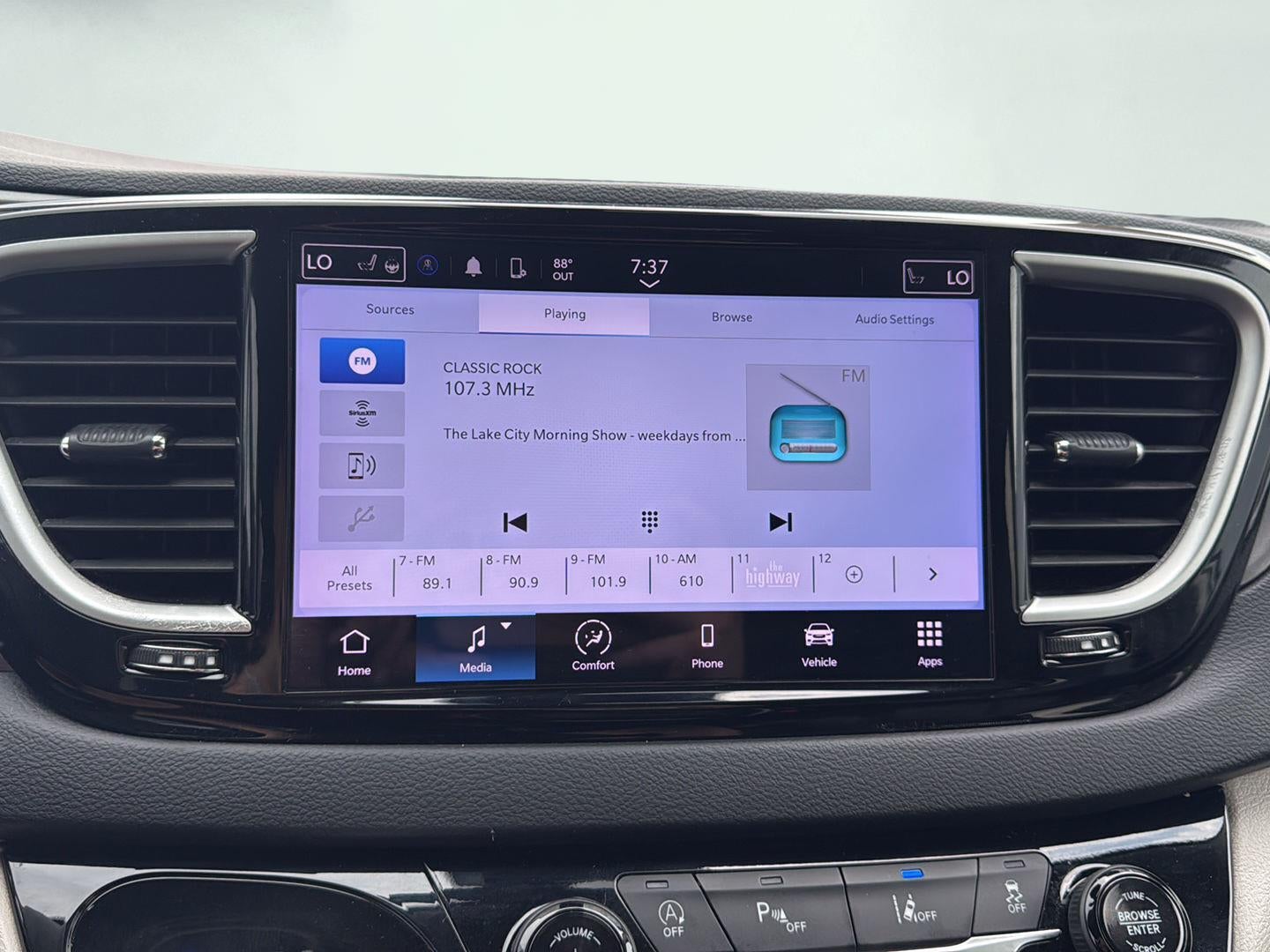 2024 Chrysler Pacifica Touring L