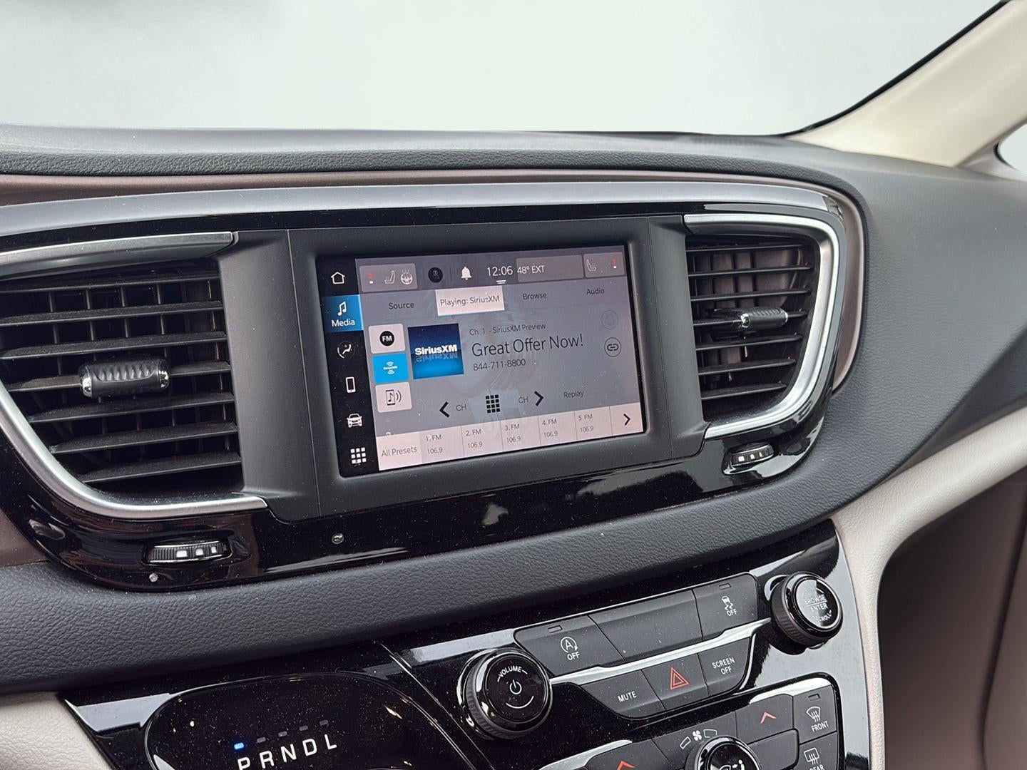 2023 Chrysler Voyager LX