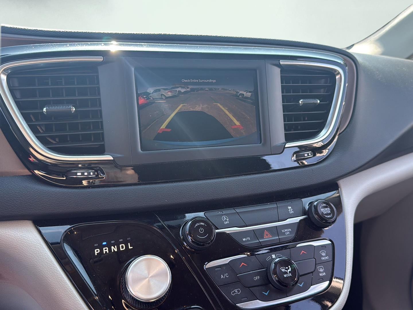 2023 Chrysler Voyager LX