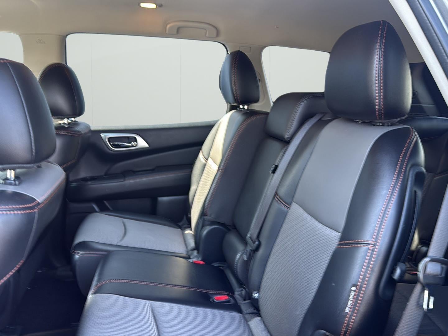 2020 Nissan Pathfinder SV