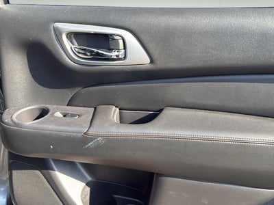 2020 Nissan Pathfinder SV