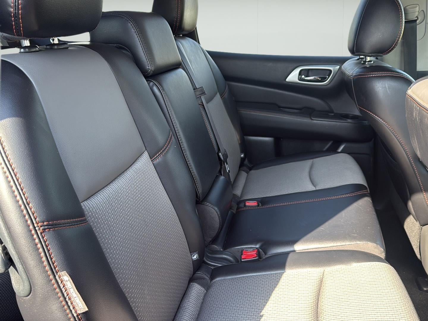 2020 Nissan Pathfinder SV