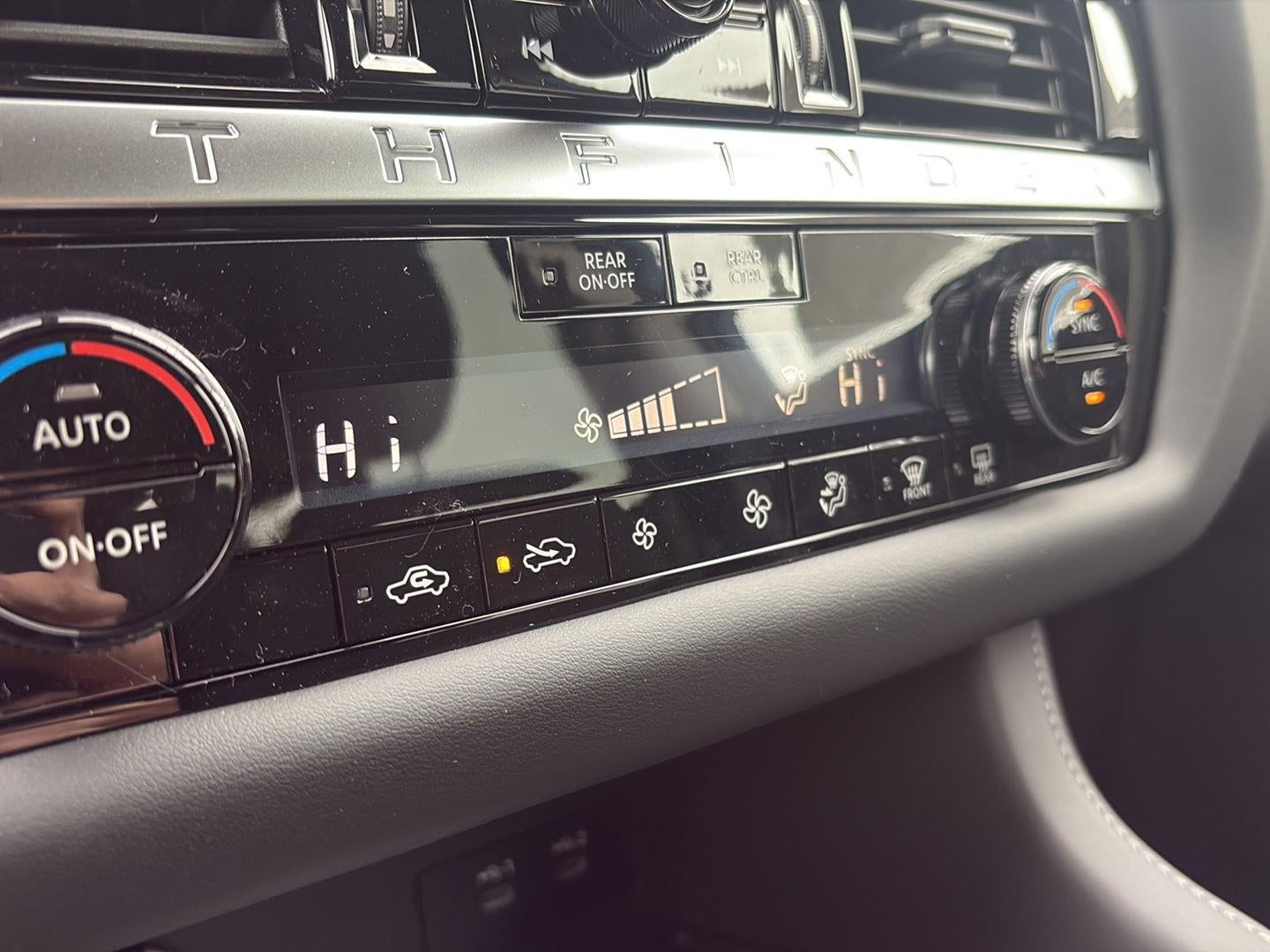 2026 Nissan Pathfinder SV