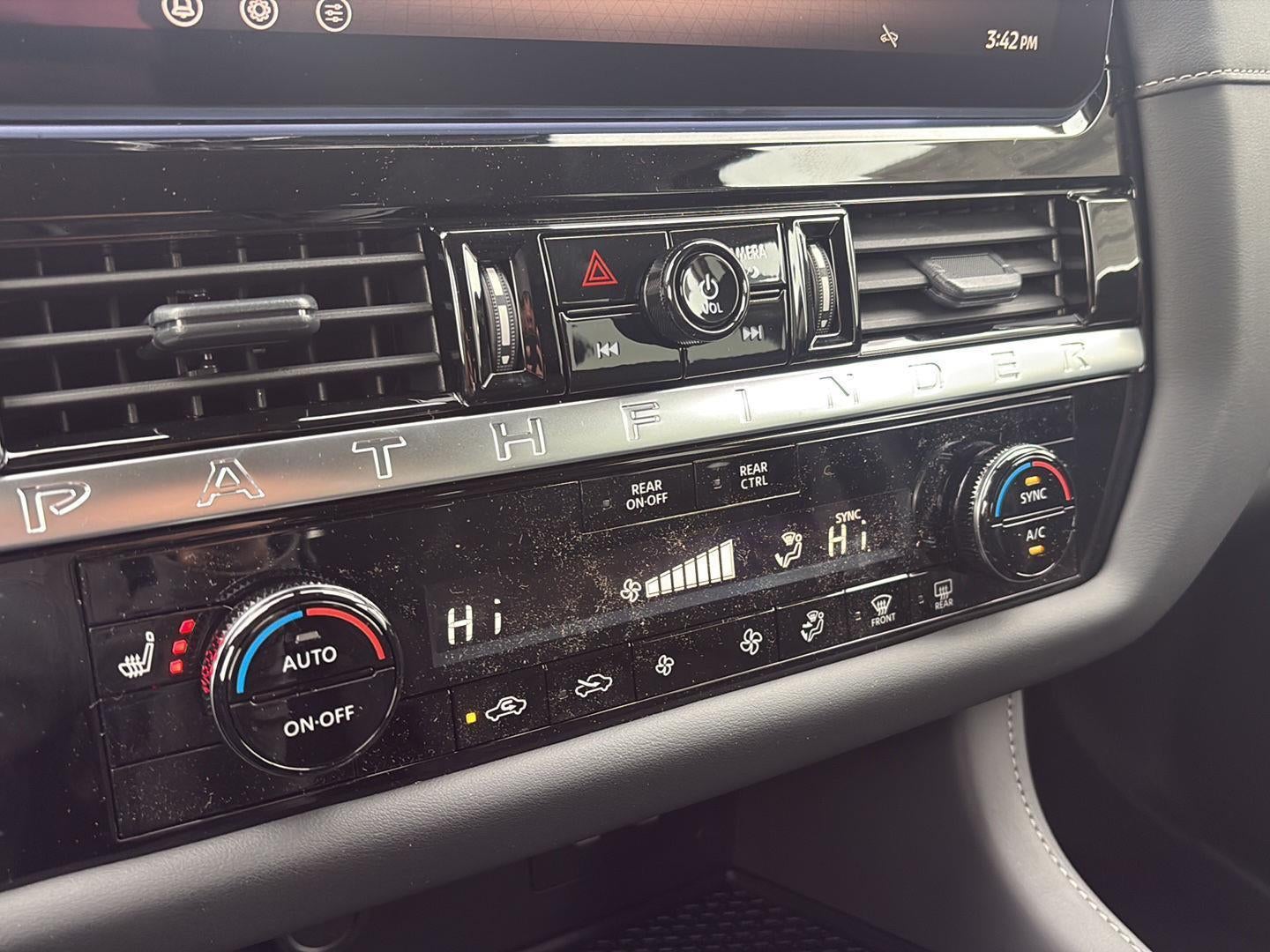 2026 Nissan Pathfinder SV