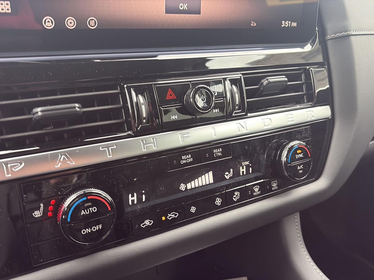 2026 Nissan Pathfinder SV