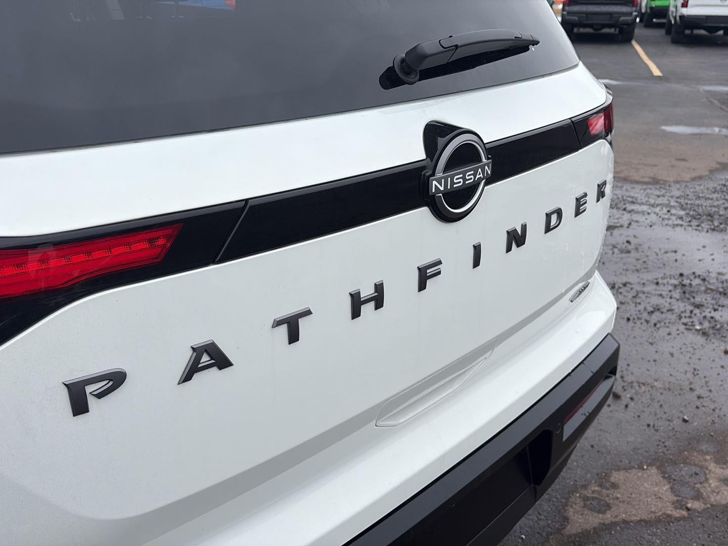 2026 Nissan Pathfinder SV