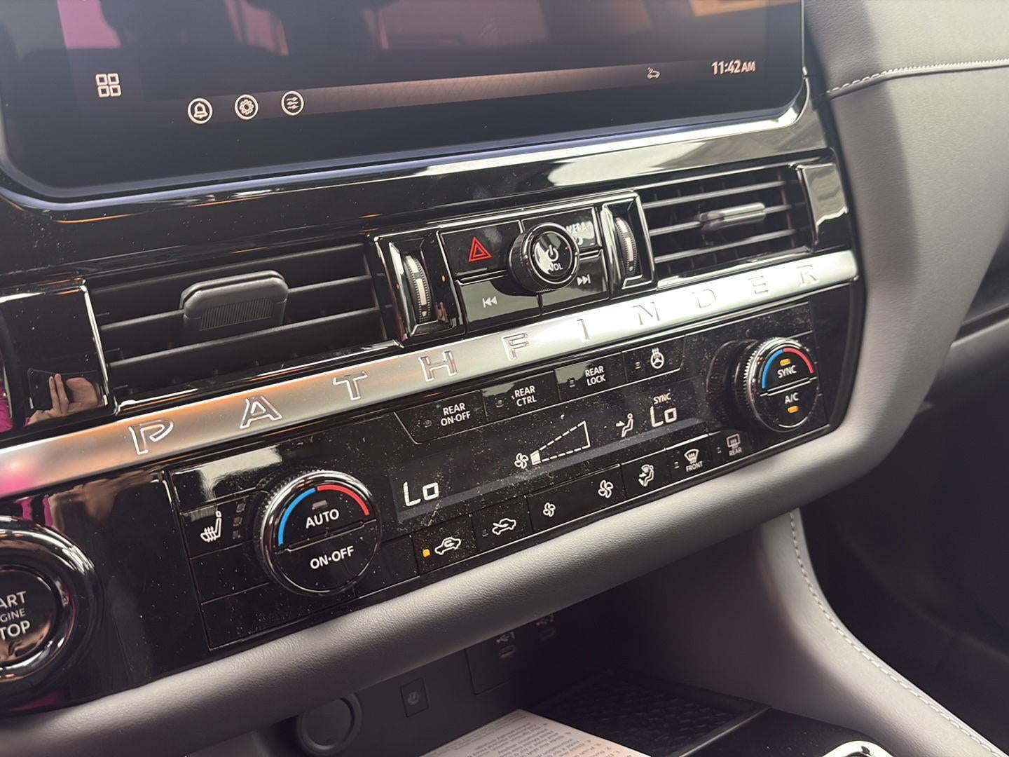 2026 Nissan Pathfinder SV