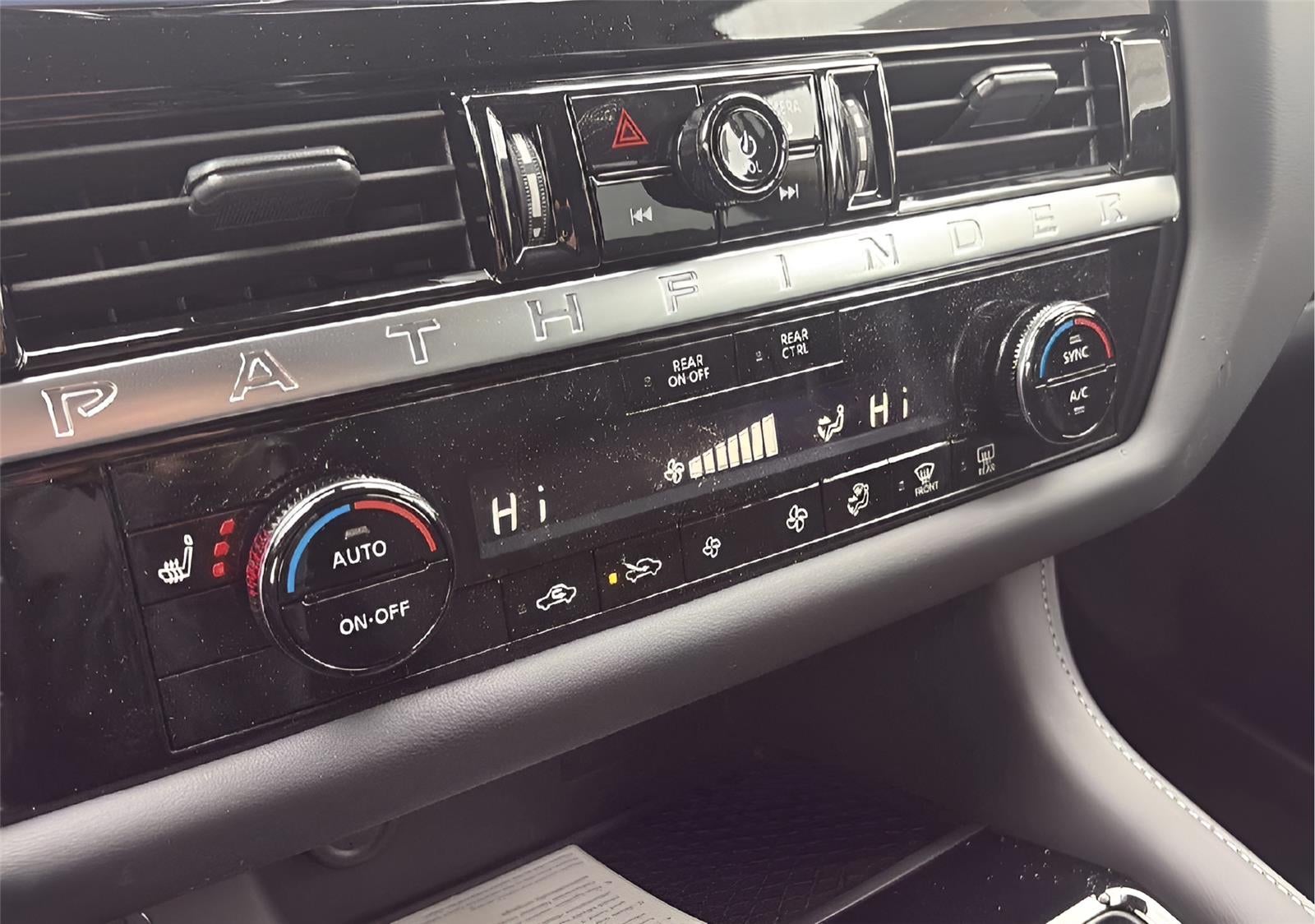 2026 Nissan Pathfinder SV