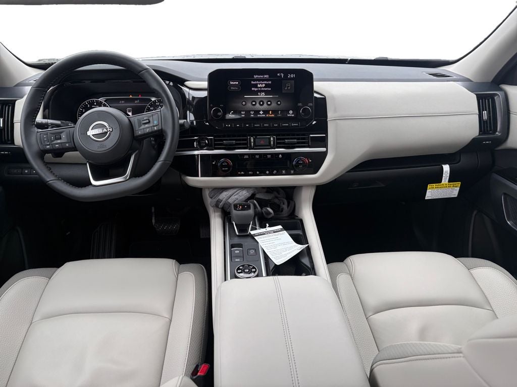 2025 Nissan Pathfinder SL