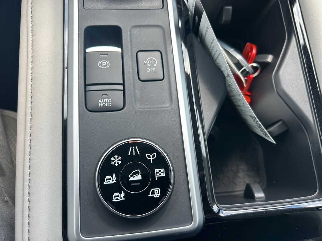 2025 Nissan Pathfinder SL