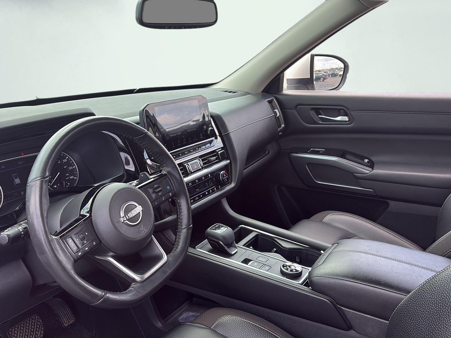 2022 Nissan Pathfinder SL