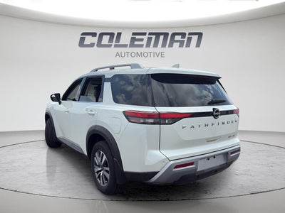 2022 Nissan Pathfinder SL