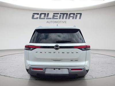 2022 Nissan Pathfinder SL