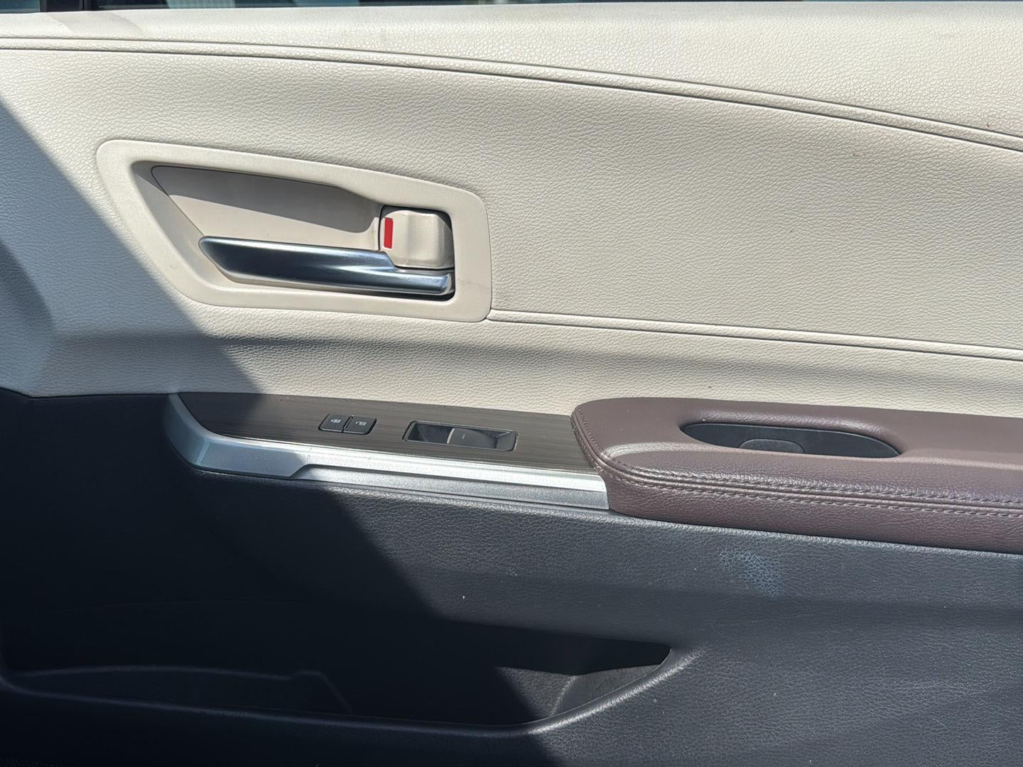 2022 Toyota Sienna Platinum
