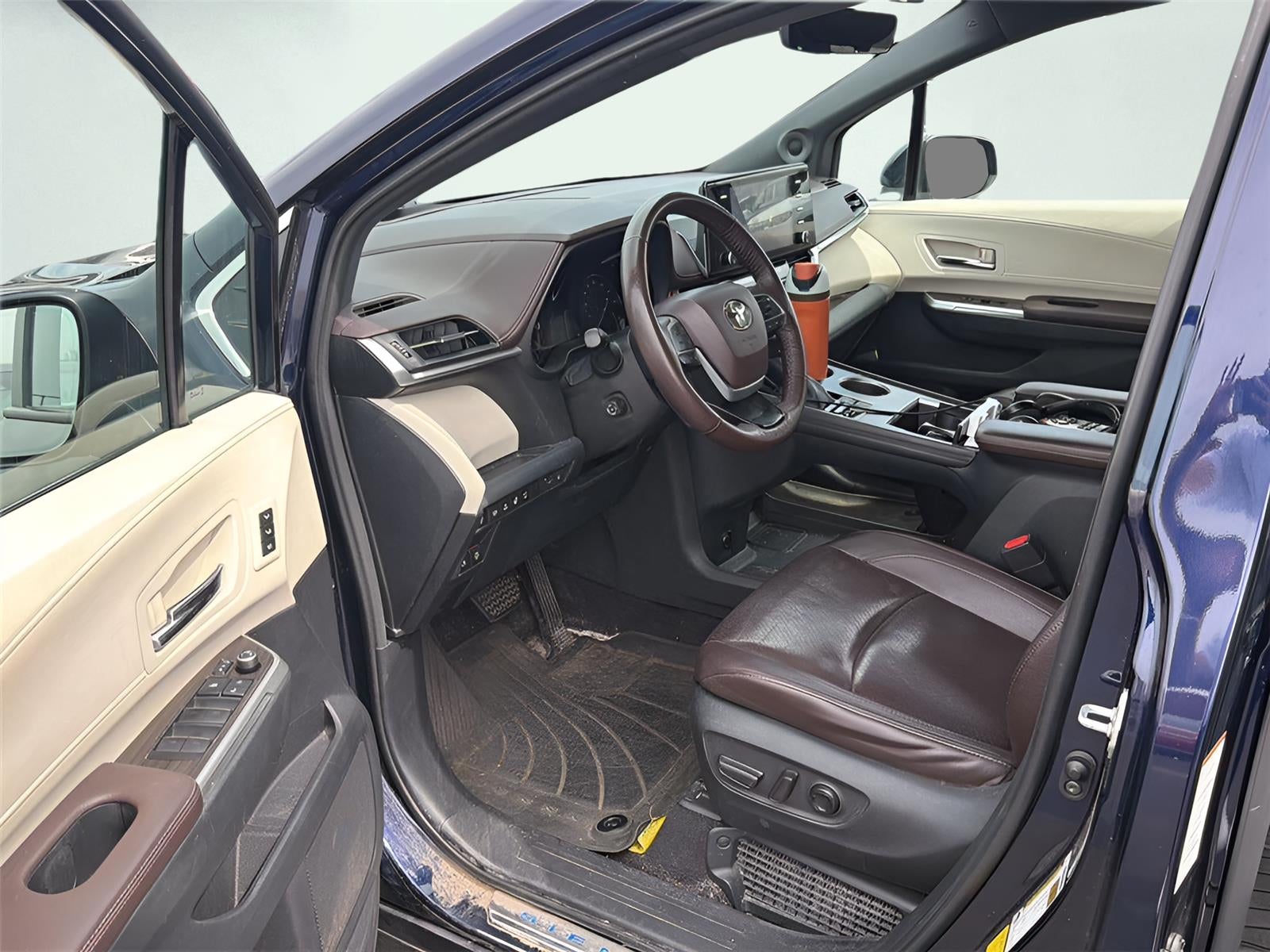 2022 Toyota Sienna Platinum