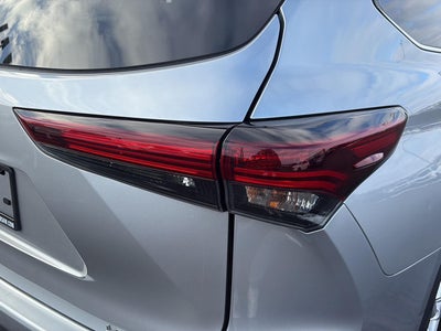 2024 Toyota Highlander LE AWD (Natl)