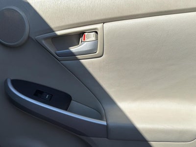 2010 Toyota Prius III