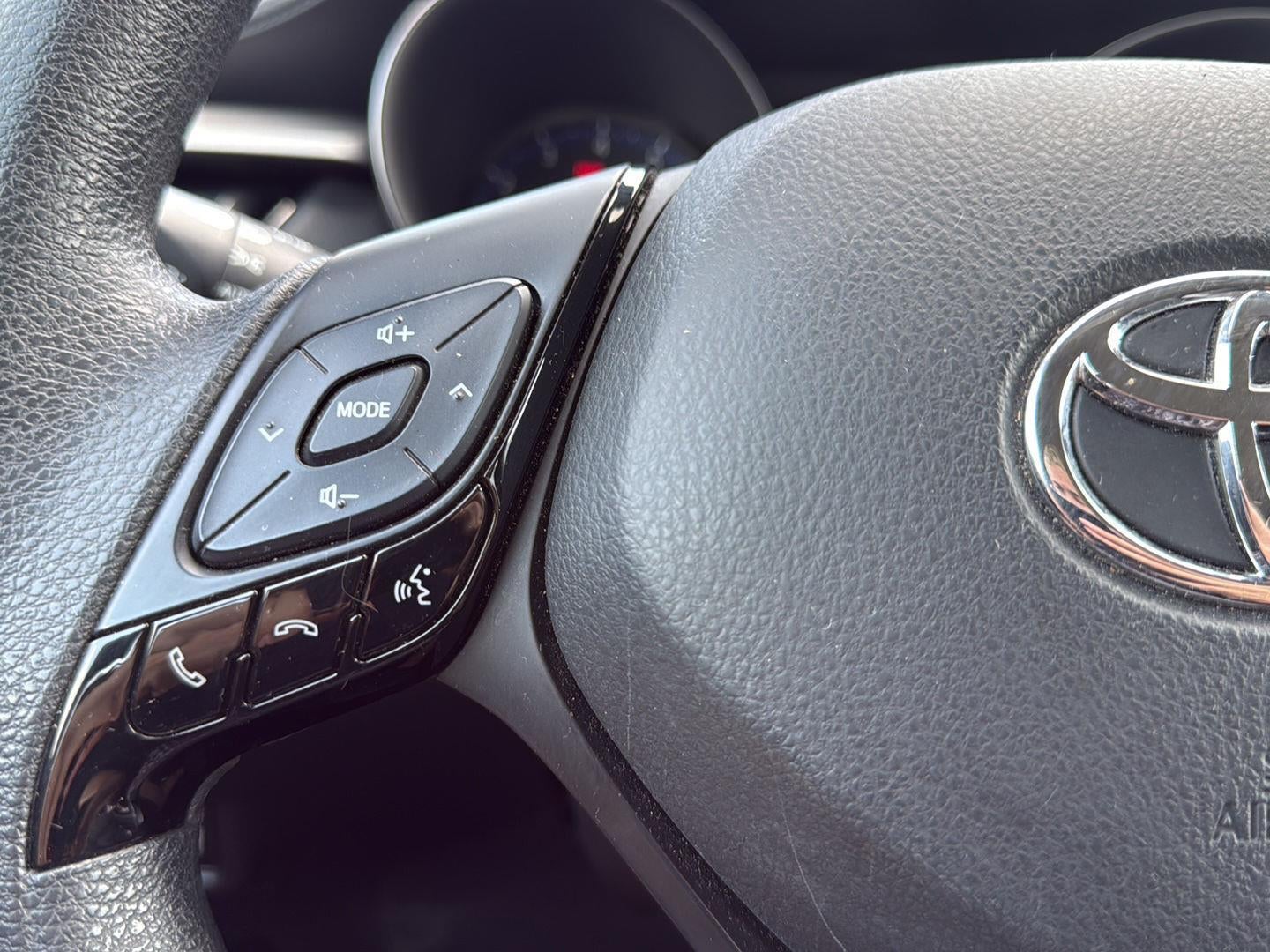 2021 Toyota C-Hr LE